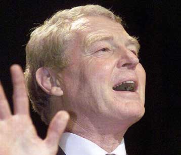 Διάδοχος του Κουσνέρ στην UNMIK θεωρείται ο Βρετανός πολιτικός Πάντι Ασνταουν