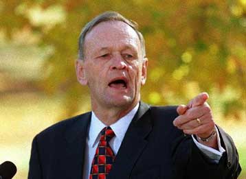 Πρόωρες εκλογές για τις 27 Νοεμβρίου ανακοίνωσε ο Καναδός πρωθυπουργός, Ζακ Κρετιέν