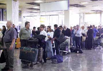 Μείωση του επιβατικού κοινού της Ολυμπιακής Αεροπορίας<i>Κερδίζουν έδαφος οι ιδωτικές εταιρείες<