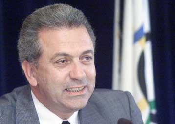 Έτοιμο το πολιτικό γραφείο του Αβραμόπουλου μέσα στις επόμενες εβδομάδες<i>Απέχει από το συνέδρι