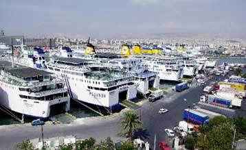 Το μεσημέρι αίρεται το απαγορευτικό για τον απόπλου των πλοίων