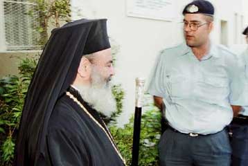 Νέα επίθεση εναντίον των επικριτών του εξαπέλυσε την ημέρα της εορτής του ο Χριστόδουλος