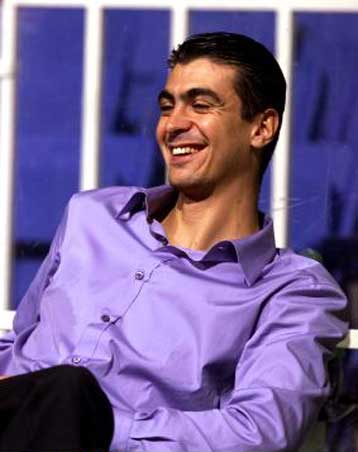 Δεν δεχόμαστε τη μείωση αποδοχών</i>