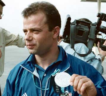 Οκτάωρη κράτηση του Λ.Σαμπάνη από την αλβανική αστυνομία ως υπόπτου για μεταφορά ναρκωτικών