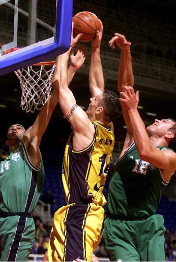 Μεγάλα σκορ και νίκες των φαβορί στην πρεμιέρα της Α1 μπάσκετ