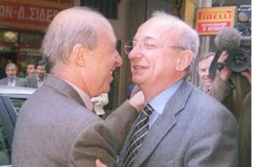 Την απομάκρυνση Τσουκάτου εξετάζει ο πρωθυπουργός, σύμφωνα με την εφημερίδα Επενδυτής<i>Με μήνυσ