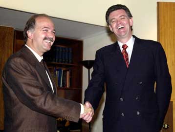 Ευρεία δημοσιότητα παίρνει στην Αυστραλία ο διορισμός του Νάιτ ως συμβούλου για τους Αγώνες του 2004