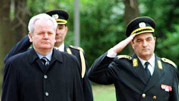 Πιέσεις, αλλά όχι διαταγές, να αναμειχθεί στην εξέγερση δέχτηκε ο γιουγκοσλαβικός στρατός<I>Ταξί