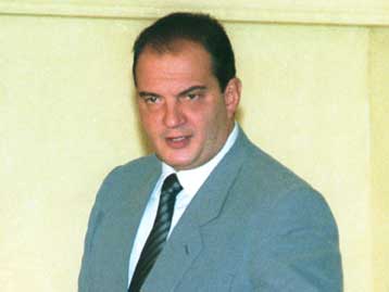 Τη συστράτευση όλων θα ζητήσει ο Καραμανλής από τη Λάρισα<i>Μακριά η ΝΔ από τη διαπλοκή ζητά ο Λ