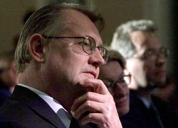 Αναθεωρεί τις προβλέψεις της για την κερδοφορία του 2000 η Ericsson – «Βυθίζεται» η μετοχή της