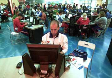 H ιντερνετική κουβεντούλα σώζει ζωές!