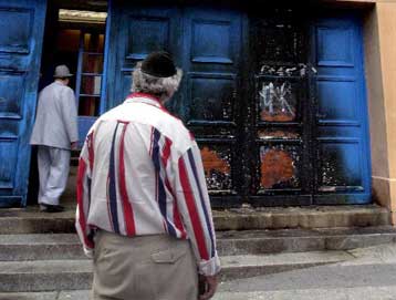 Δεκάδες συλλήψεις στη Γαλλία με αφορμή τα τελευταία κρούσματα αντισημιτικής βίας