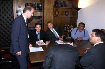 «Πολεμικές» ανακοινώσεις Ολυμπιακού και Παναθηναϊκού για τη συνάντηση με το Φλωρίδη