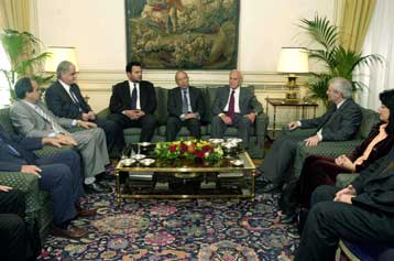 Επαφές Σημίτη στο Μαξίμου με βουλευτές του κινήματος