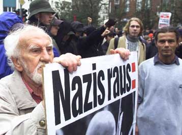 Η Γερμανία αντιμέτωπη με την ακροδεξιά<i>Μελετάται η απαγόρευση του NPD</i>