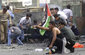 Επεισόδια μικρής έκτασης στην Ιερουσαλήμ<i>Ο Σαρόν επιστρέφει στις διαπραγματεύσεις για κυβέρνησ