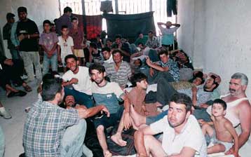 Τουρκικό πλοίο που μετέφερε 500 λαθρομετανάστες εντοπίστηκε στη Χίο