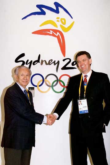 Ο Σάμαρανκ όρισε τον Μάικλ Νάιτ σύμβουλο της ΔΟΕ για τους Αγώνες του 2004 <I>Ο υπουργός Ολυμπιακ