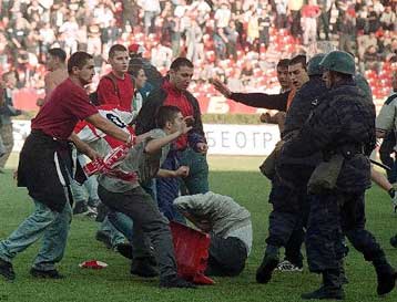 Μόνο δύο αγωνιστικές σε Παρτιζάν – Ερυθρό Αστέρα για τα φοβερά επεισόδια του Σαββάτου