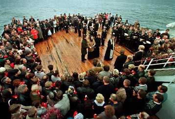 Αναβάλλεται η επιχείρηση ανάσυρσης των νεκρών ναυτών του Kursk;