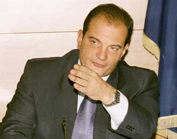 Παρέμβαση ετοιμάζει ο Καραμανλής στη διαμάχη Μητσοτάκη – Κεφαλογιάννη