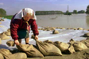 Σε κατάσταση έκτακτης ανάγκης σχεδόν όλη η Ιταλία<i>Η πλημμύρα επεκτείνεται στην κοιλάδα του Πάδ