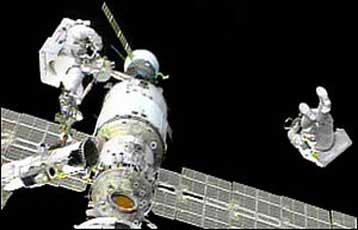 Πραγματοποιήθηκε ο τελευταίος διαστημικός περίπατος<i>Πετυχημένη η προσομοίωση ατυχήματος</i>