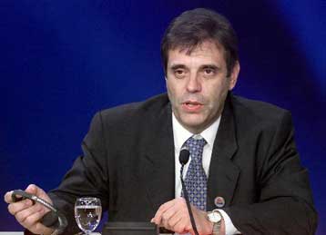 Ενάμιση χρόνο θα παραμείνει πρόεδρος, δηλώνει ο Κοστούνιτσα<i>Στον ΟΑΣΕ επιστρέφει η Γιουγκοσλαβ