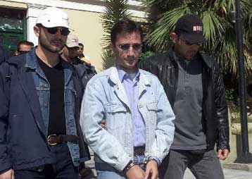 Στη φυλακή οδηγήθηκαν οι δύο αστυνομικοί που συνελήφθησαν με όπλα και ναρκωτικά