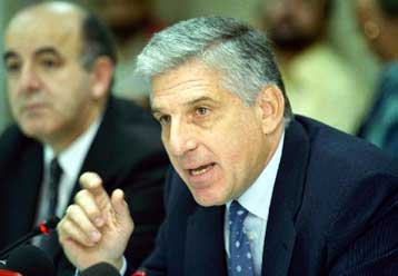 Το ΥΠΕΘΟ δεν κάνει βιαστικές ιδιωτικοποιήσεις και δεν υποκύπτει σε συμφέροντα, δηλώνει ο Παπαντωνίου