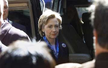 Ψεύτικη η κατάθεση της Χίλαρι Κλίντον για τις απολύσεις υπαλλήλων του Λευκού Οίκου, λέει ο ανακριτής