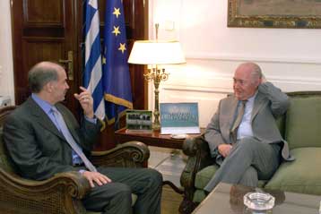 Οι εξελίξεις στο Κυπριακό κυριάρχησαν στη συνάντηση Παπανδρέου – Βασιλείου