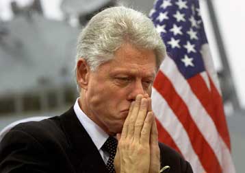 Ο Κλίντον ορκίζεται να εκδικηθεί για την επίθεση στο USS Cole