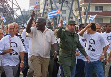 Οι Κουβανοί διαδηλώνουν για τη μερική μόνο άρση του εμπάργκο από τις ΗΠΑ