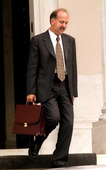 Η υλοποίηση των αποφάσεων της διυπουργικής επιτροπής συζητήθηκε στη συνάντηση Σημίτη – Φλωρίδη