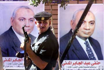 Αρχισε ο α γύρος των εκλογών στην Αίγυπτο<I>Καταγγελίες για νοθεία</I>