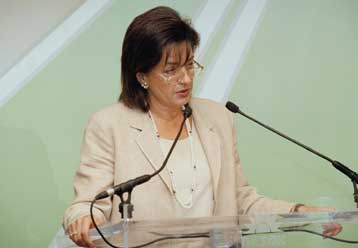 Αναγκαία η αλλαγή στις σχέσεις πολιτών και Δημοσίου, τόνισε η Β.Παπανδρέου