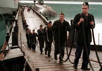 Αναβλήθηκε λόγω κακοκαιρίας η περισυλλογή των νεκρών ναυτών του Κursk