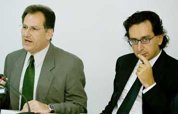 Σκληρή γλώσσα Λαλιώτη για την πρόσληψη τεχνικών συμβούλων του «2004» <i>Προσωπική επίθεση στο Λι