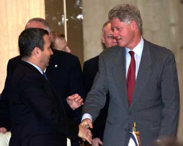 Αβέβαιος ο Κλίντον για ενδεχόμενη κατάπαυση του πυρός στη Μέση Ανατολή