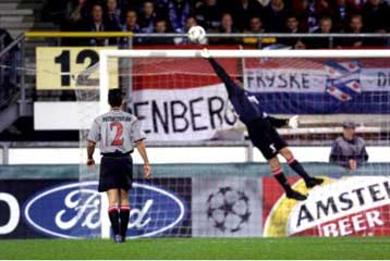 Εχασε την ευκαιρία ο Ολυμπιακός και ηττήθηκε 1-0 από τη Χέερενβεν στην Ολλανδία