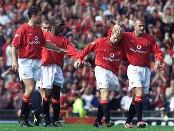 Κόουλ και Μπέκαμ στη σύνθεση της Μάντσεστερ για το ματς με την Αϊντχόβεν