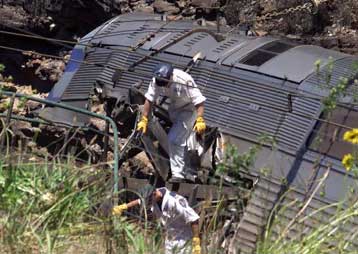 Τέσσερις οι νεκροί από τον εκτροχιασμό του τρένου στη Βρετανία<i>Ερευνώνται όλα τα ενδεχόμενα</i