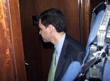 Αναβλήθηκε η συνάντηση Φλωρίδη – ΠΑΕ  <i> Στην UEFA και στη FIFA οι «Ευρωπαίοι» για την απόφαση