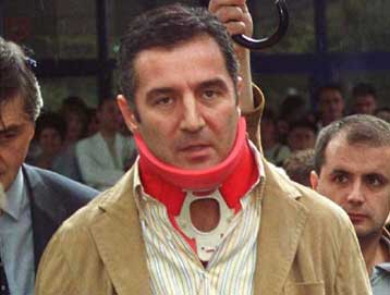 Την υποστήριξη του Μαυροβουνίου ζητά ο Κοστούνιτσα<i>H δημοκρατία προϋπόθεση για την αποχώρηση τ