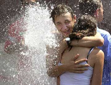 Τέταρτοι στον κόσμο οι Έλληνες στη συχνότητα σεξουαλικών επαφών