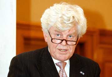 Ανέκαμψε το ευρώ μετά τη διάψευση της φημολογίας για παραίτηση Ντούιζενμπεργκ