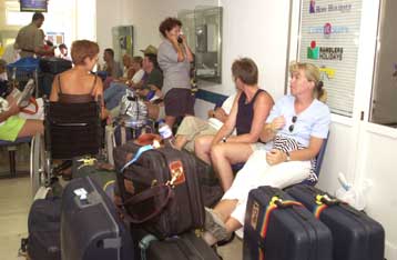 Μειώθηκε η τουριστική κίνηση στην Ελλάδα το 2000