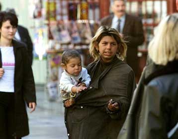 Εξανεμίζεται το εισόδημα των Γιουγκοσλάβων ύστερα από την αλλαγή φρουράς στο Βελιγράδι