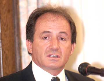 Εμμένει στην εφαρμογή του 35ωρου χωρίς μείωση των αποδοχών η ΓΣΕΕ